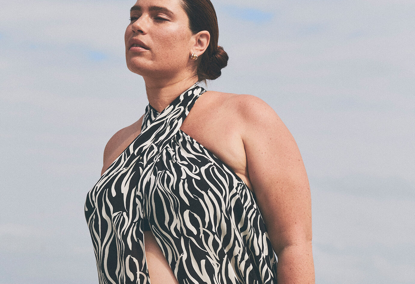 15 Must-Have Plus Size Swim Cover Ups That You NEED