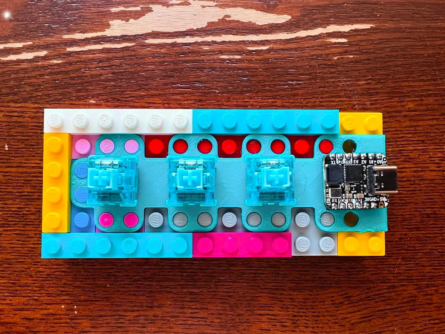 3D-Printed Macro Pad Plate Is LEGO-Compatible