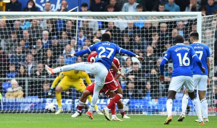 Everton pick back form against Forest after Chelsea hammering