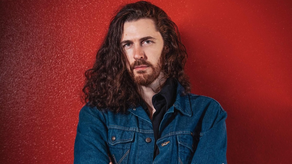 Hozier Earns First Billboard No. 1 Hit with “Too Sweet”