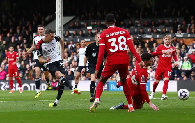 Liverpool edge Fulham to keep title hopes alive