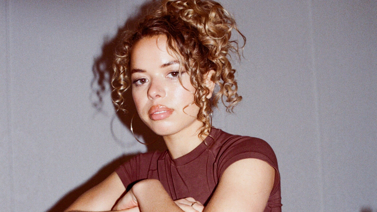 Nilüfer Yanya Shares Video for New Song “Like I Say (I Runaway)”: Watch