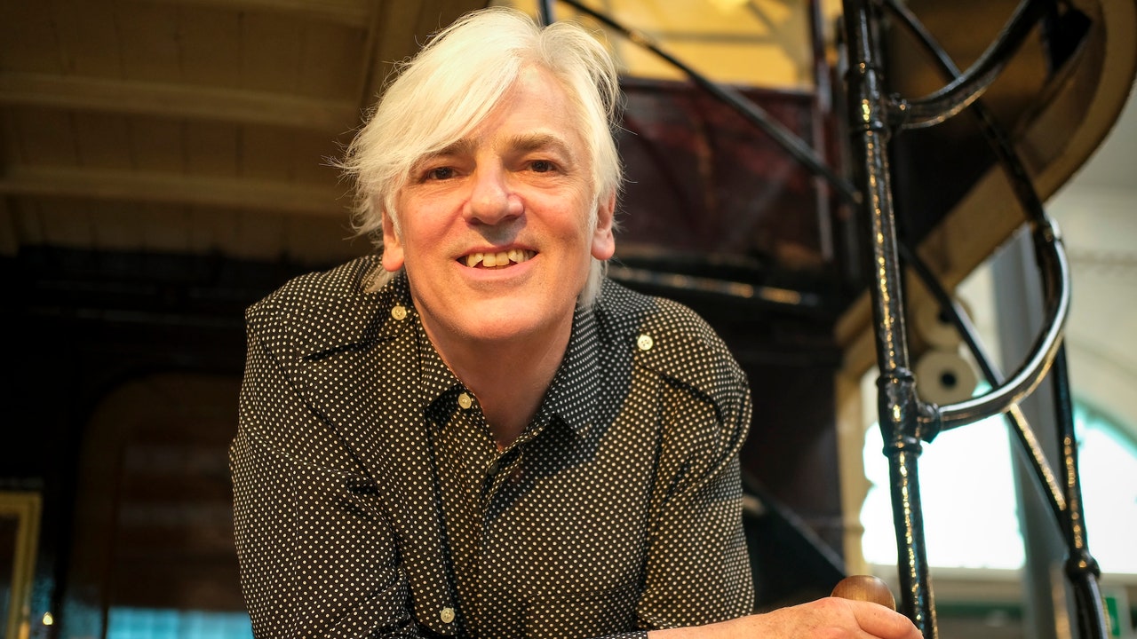 Robyn Hitchcock to Publish Memoir