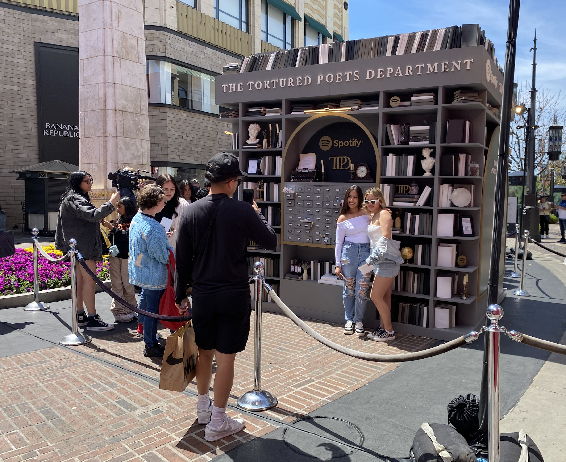 Taylor Swift “Pop-Up Library” Has Fans Divided Online