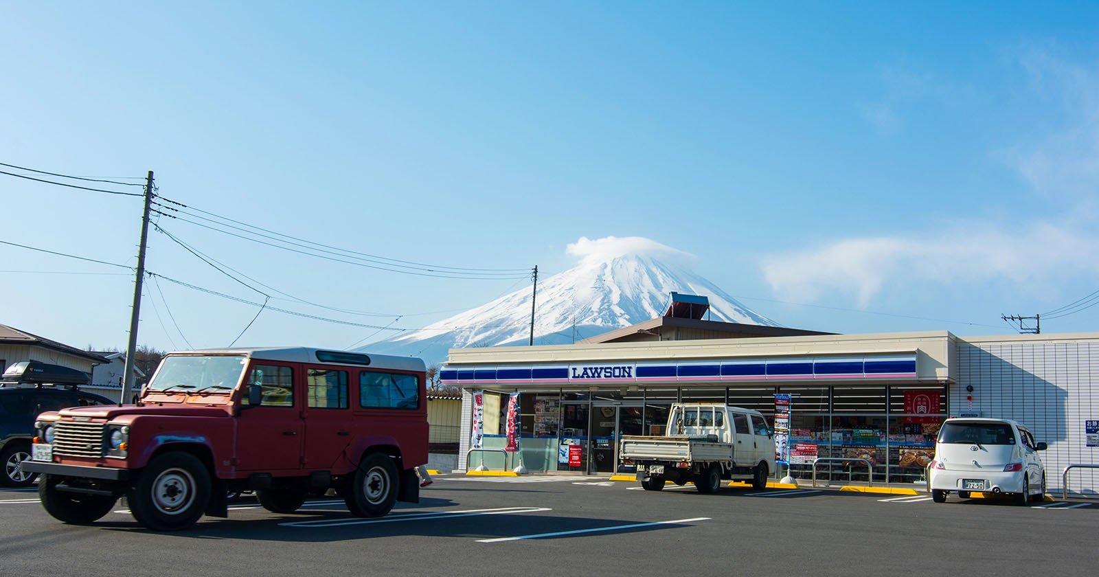 Town to Make Mt. Fuji View Worse Because of Misbehaving Tourists