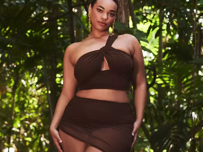 Unleash Your Plus Size Swimsuit Confidence: 8 Tips for Rocking a Plus Size Swimsuit with Style!