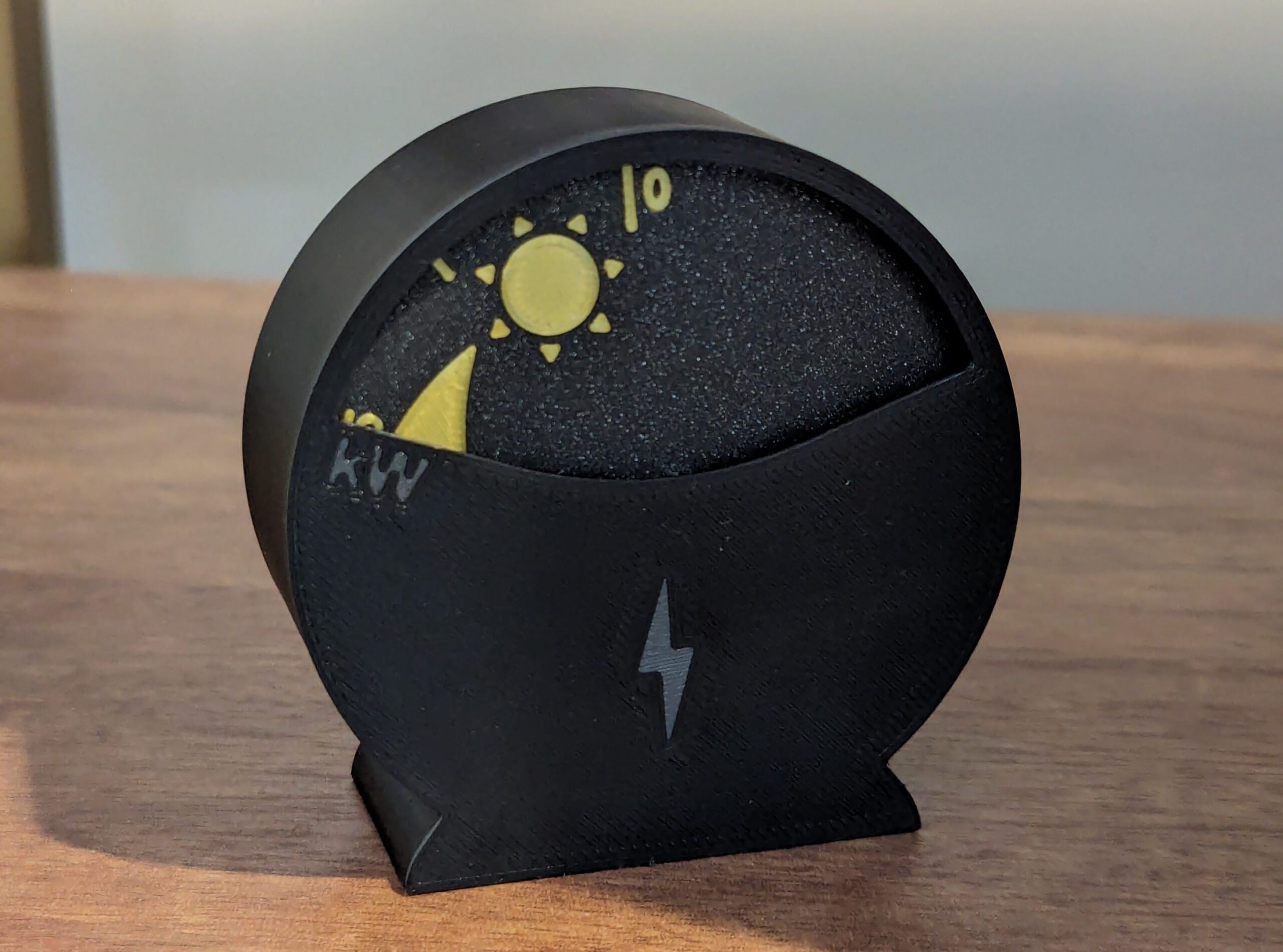 Cute Solar Power Gauge Brightens The Day