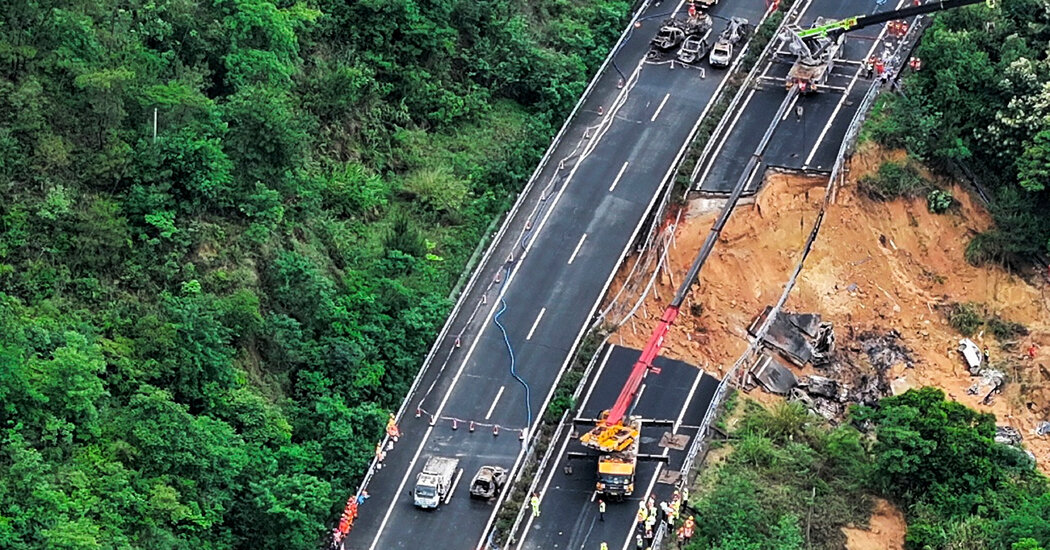 Expressway Collapses in Southern China Amid Heavy Rains, Killing 24