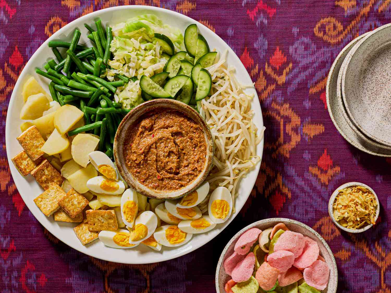 Gado Gado (Indonesian Salad With Peanut Sauce)