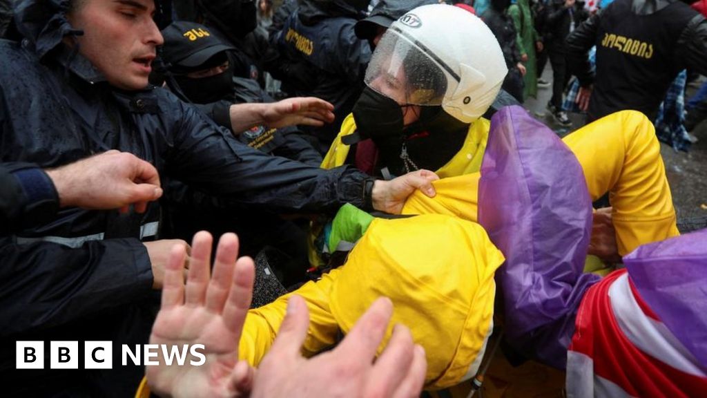 Georgia protests: Riot police move in against foreign influence bill demonstrators