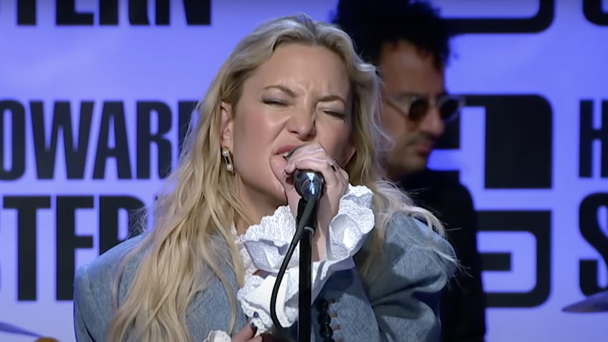 Kate Hudson Covers Stone Temple Pilots’ “Vaseline”