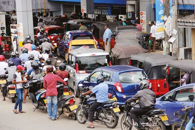 “N2,000/Litre”: Filling Stations In Border Towns Adjust Petrol Prices To A New High – TheNGblog