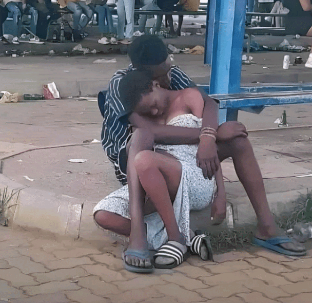 Photo Of Pregnant 17-Year-Old Girl And Boyfriend Chased Out To The Street By Parents – TheNGblog