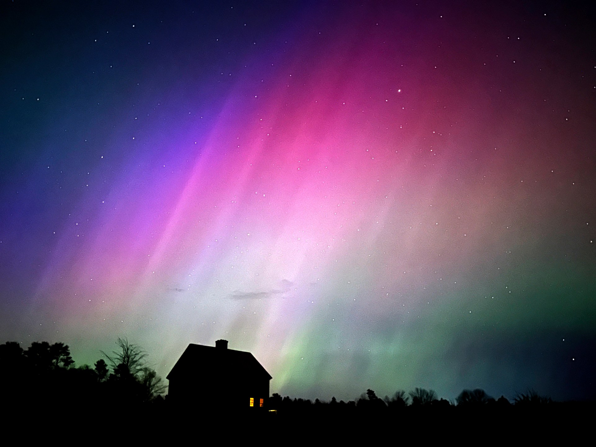 Solar storm produces stunning northern lights across US, UK, Russia | In Pictures News