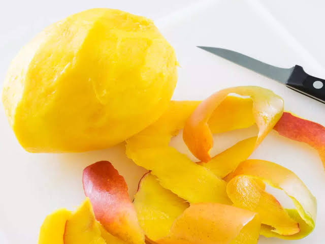 The Hidden Dangers Of Eating Mango With The Peel – TheNGblog