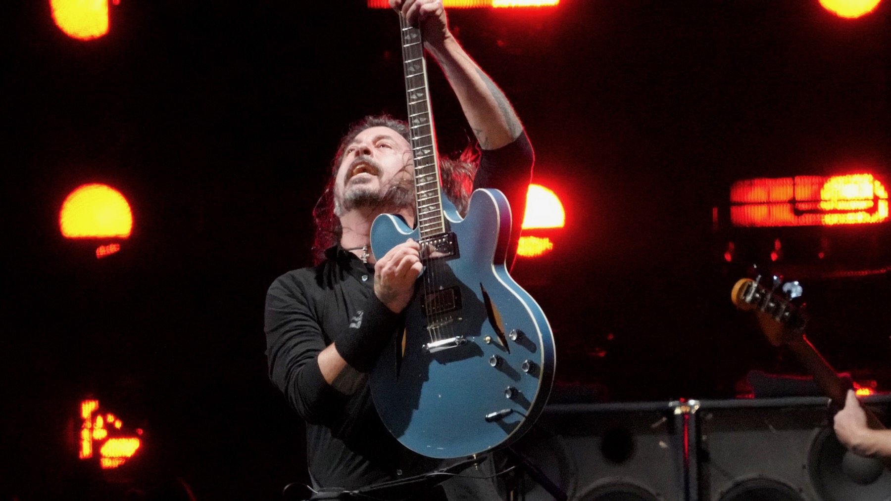 Foo Fighters Debut Long Lost Song “Unconditional” At UK Tour Kick-Off