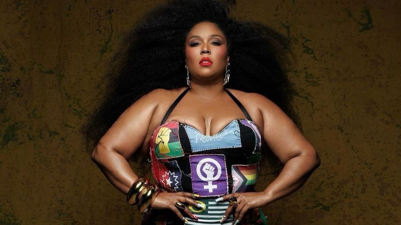 Lizzo Celebrated Juneteenth in a Custom Sam Adair Dress with Alexis Bittar Jewelry – Fashion Bomb Daily