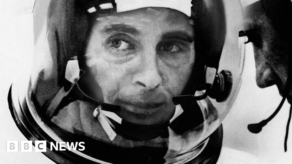 Nasa ‘Earthrise’ astronaut dies at 90 in plane crash