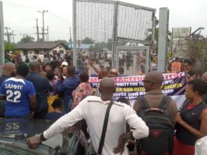 Rivers Crisis Worsens as Community Women Barricade Airport, Passengers Stranded (Video) – TheNGblog