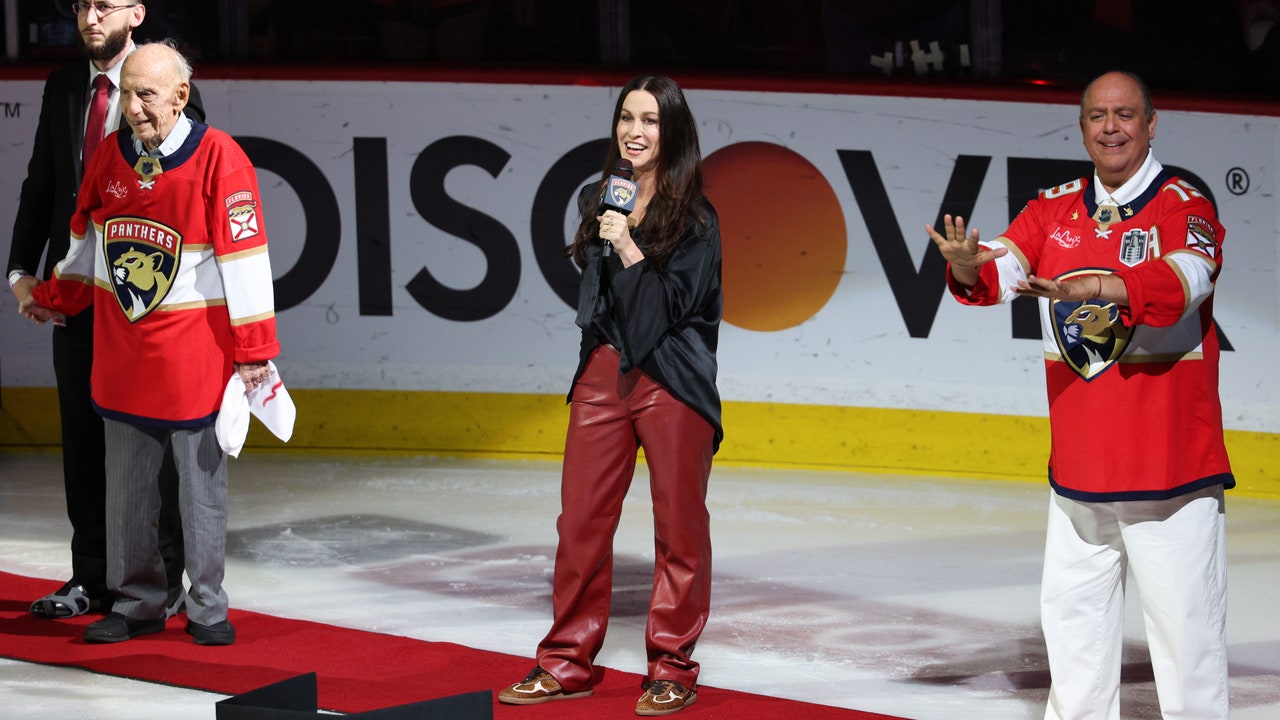 Watch Alanis Morissette Sing the National Anthems at Stanley Cup Final Game 7