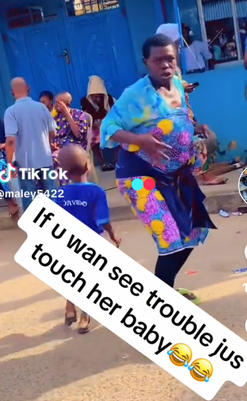 Mentally Challenged Woman Who Delivered Cute Baby Dances On The Road In Viral Video – TheNGblog