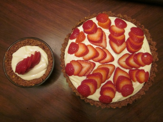 Strawberry Greek Yogurt Pie and Individual Pie / Family Focus Blog