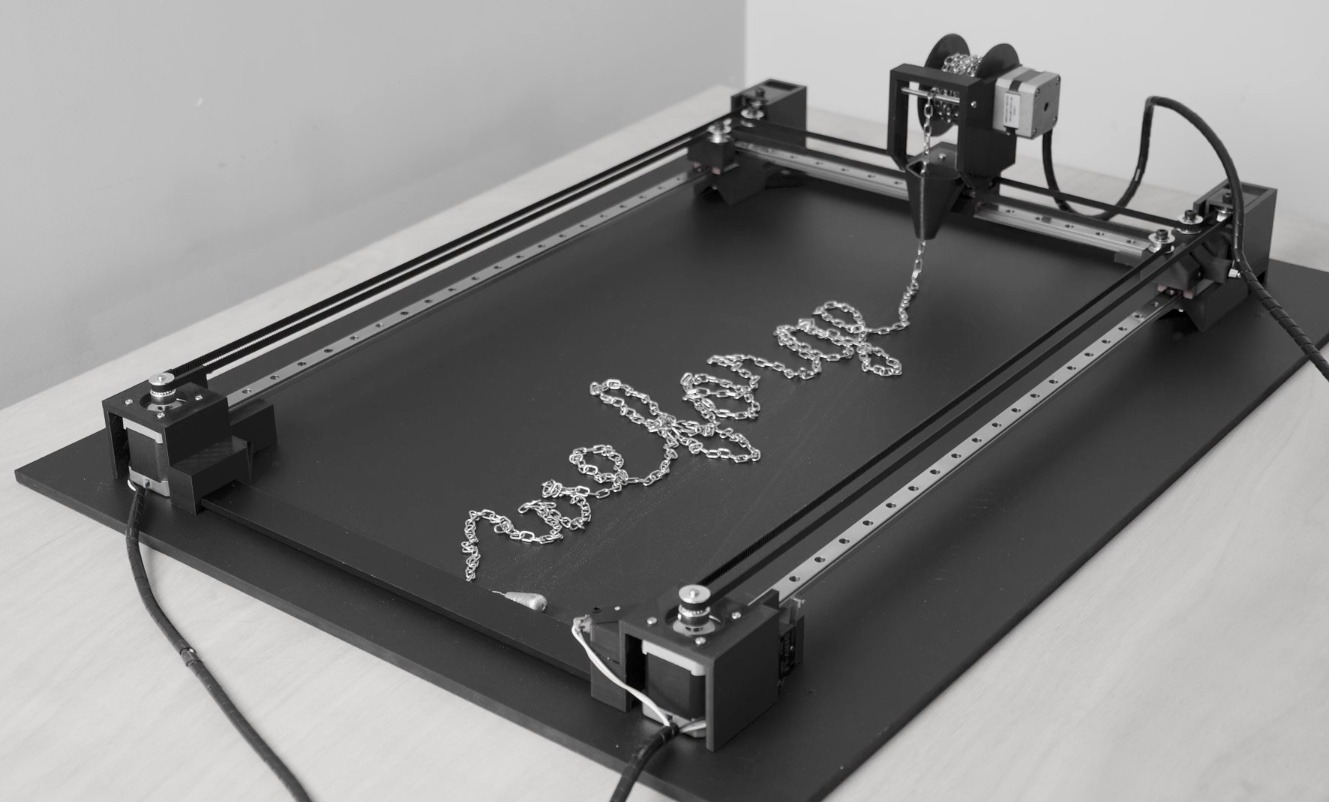 This machine automatically creates chain art