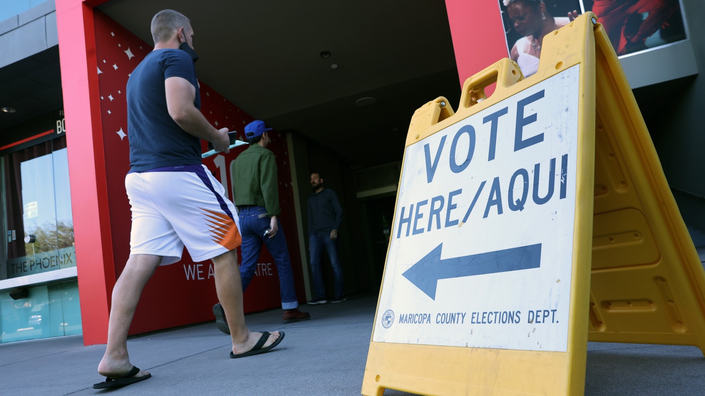 Winklevoss twins, crypto ties shape Arizona primary race : NPR