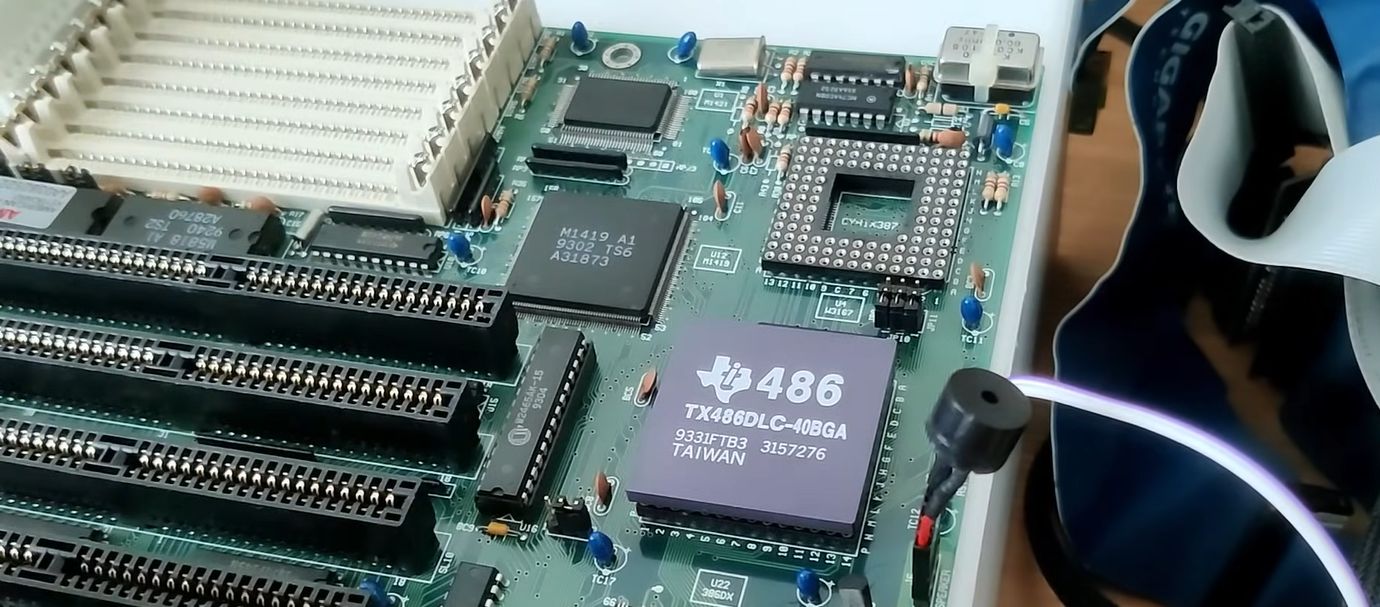 An 80386 Upgrade Deal And Intel 486 Competitor: The Cyrix Cx486DLC