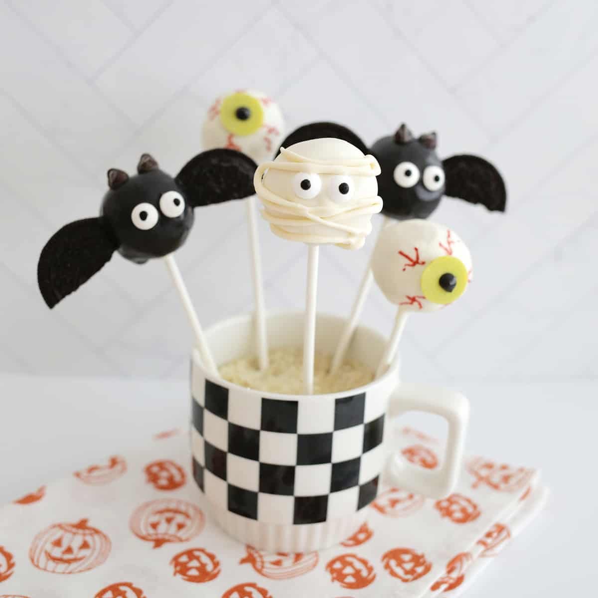 Halloween Cake Pops – A Beautiful Mess