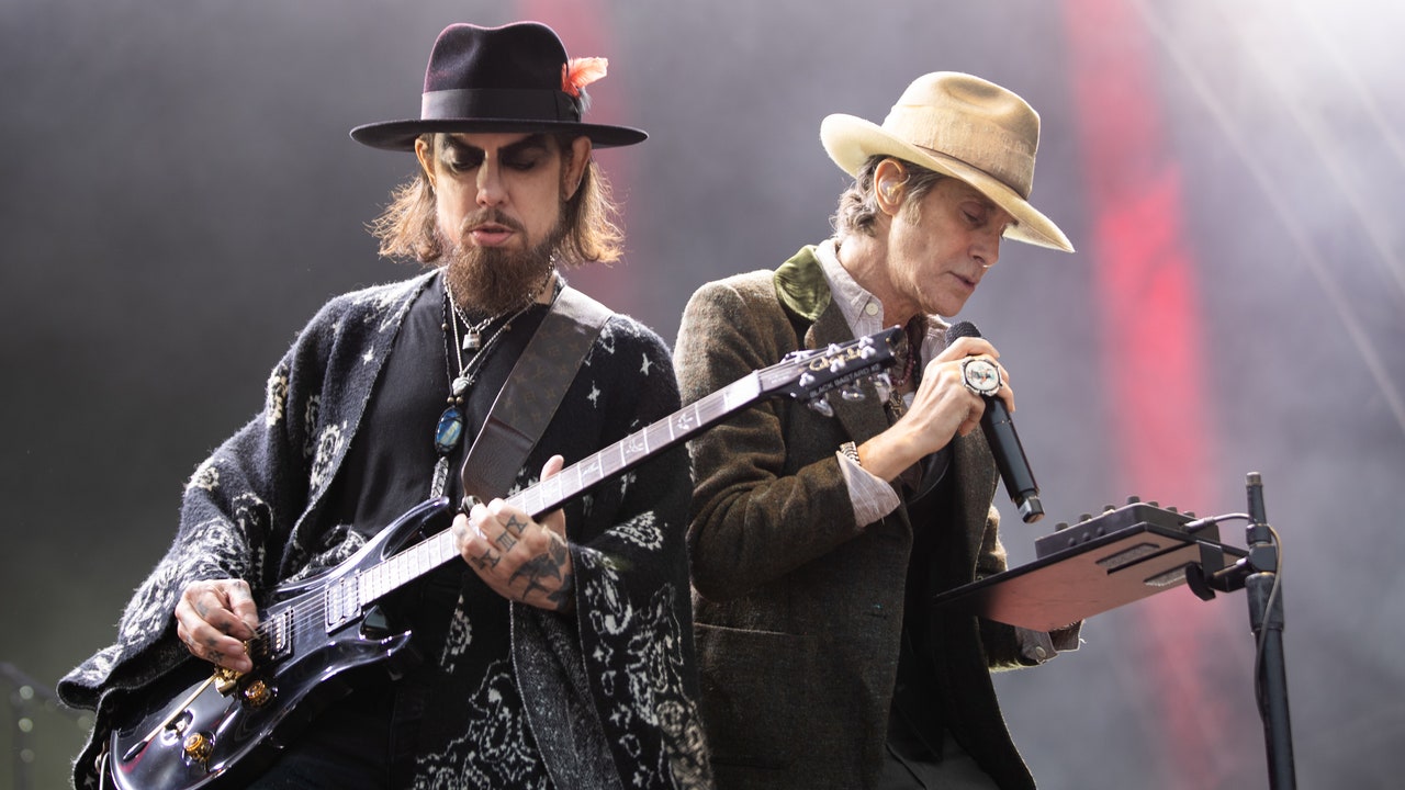 Jane’s Addiction Cancel Tour After Perry Farrell Attacks Dave Navarro Onstage