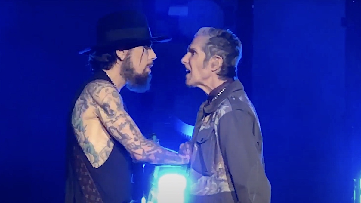 Perry Farrell Punches Dave Navarro at Jane’s Addiction Show