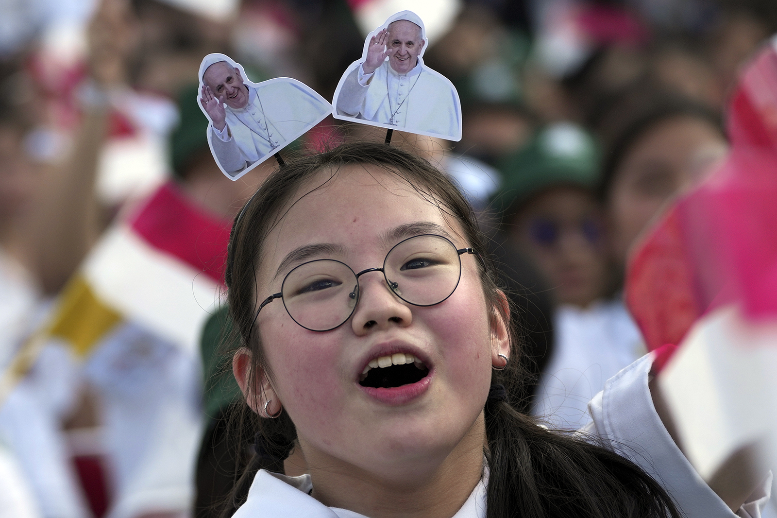 Photos of the Week: Francis visits Asia; National Baptists meet