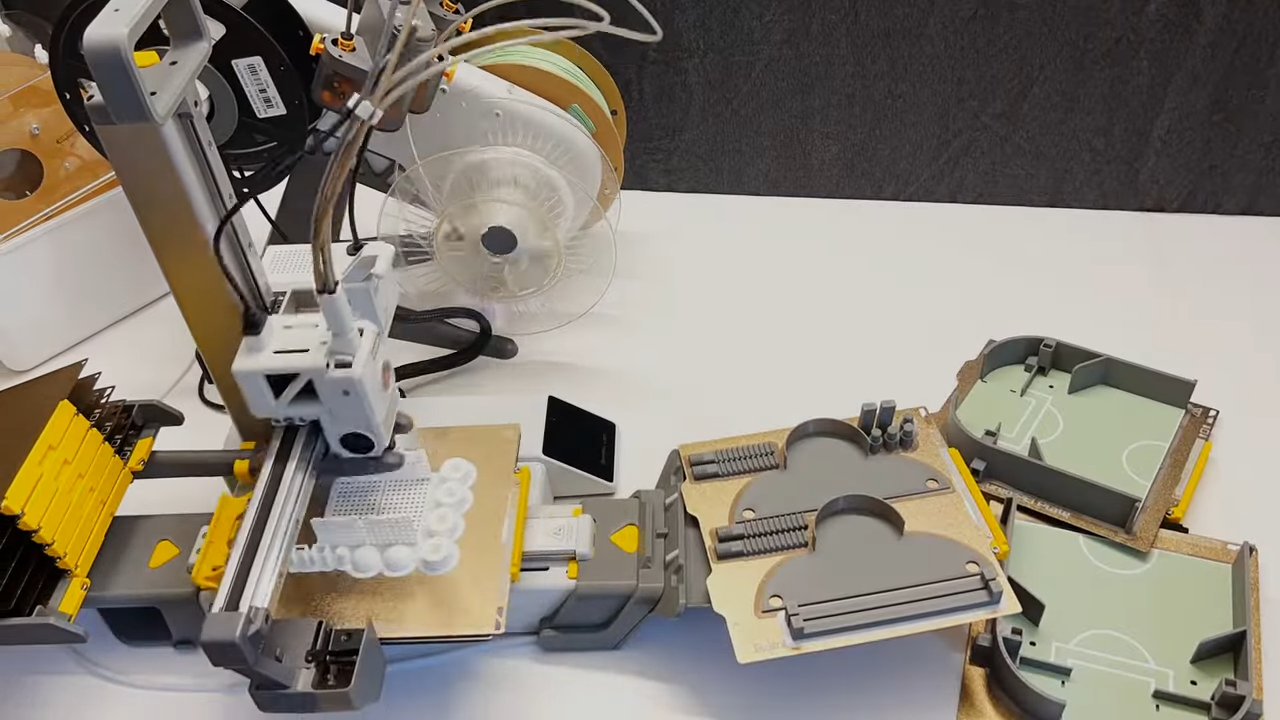 3D Printer Swaps Build Plates To Automate Print Jobs