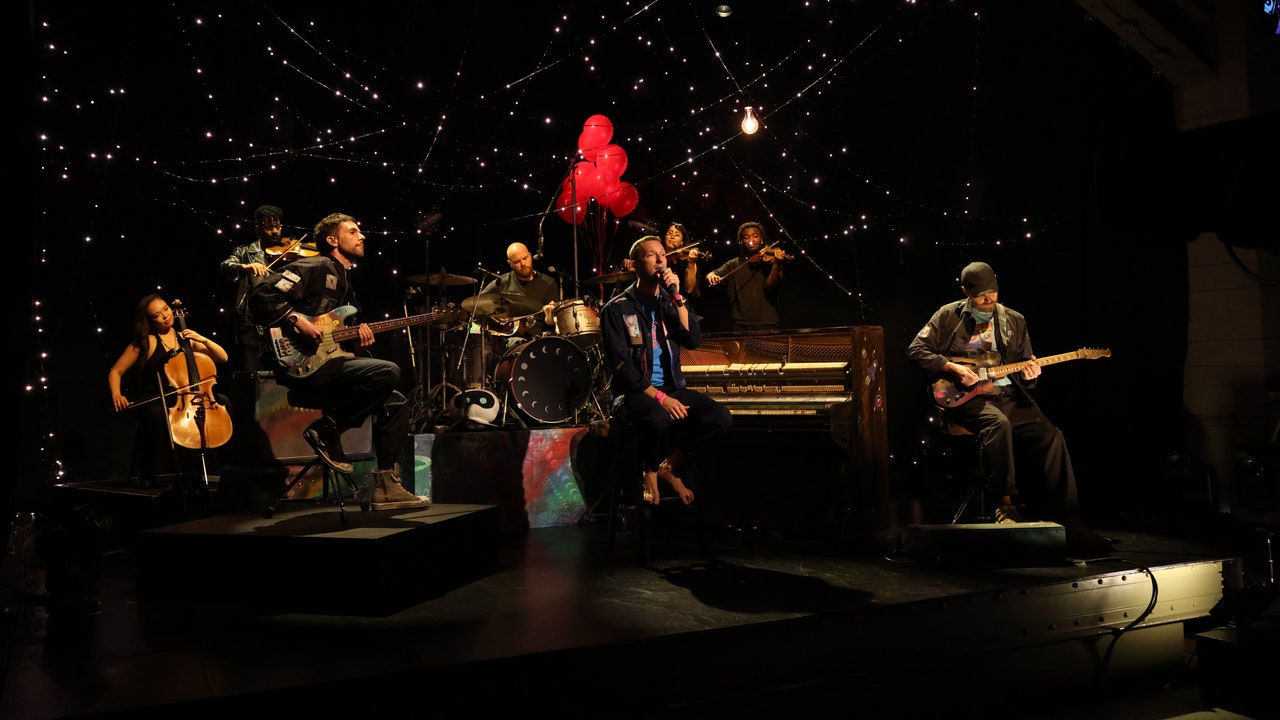 Coldplay Play Songs From New Album on Saturday Night Live: Watch