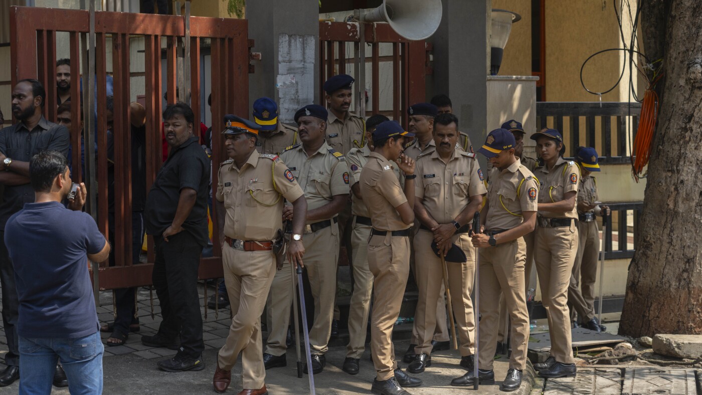 Indian politician known for his close ties with Bollywood is killed in Mumbai : NPR