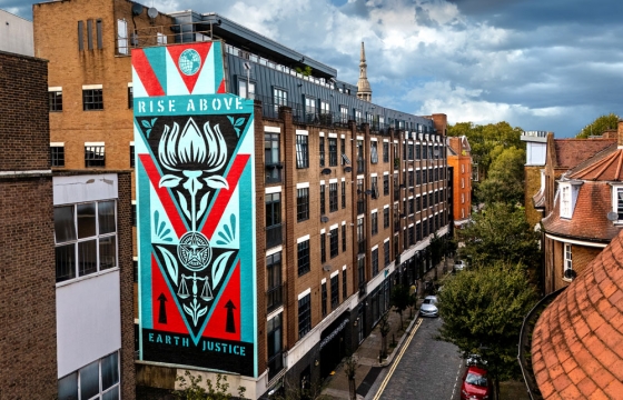 Juxtapoz Magazine – Shepard Fairey Teams with Migrate Art for Climate Awareness Mural in London